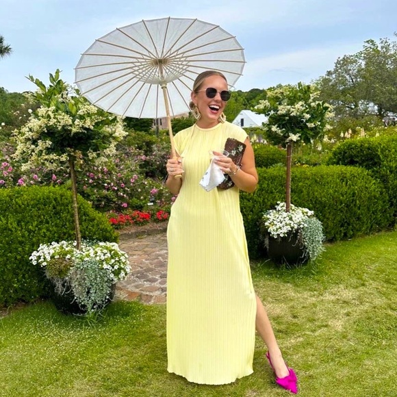 Atlein Collective Dresses & Skirts - Elegant Atlein Collective Plisse Yellow Midi Dress size M